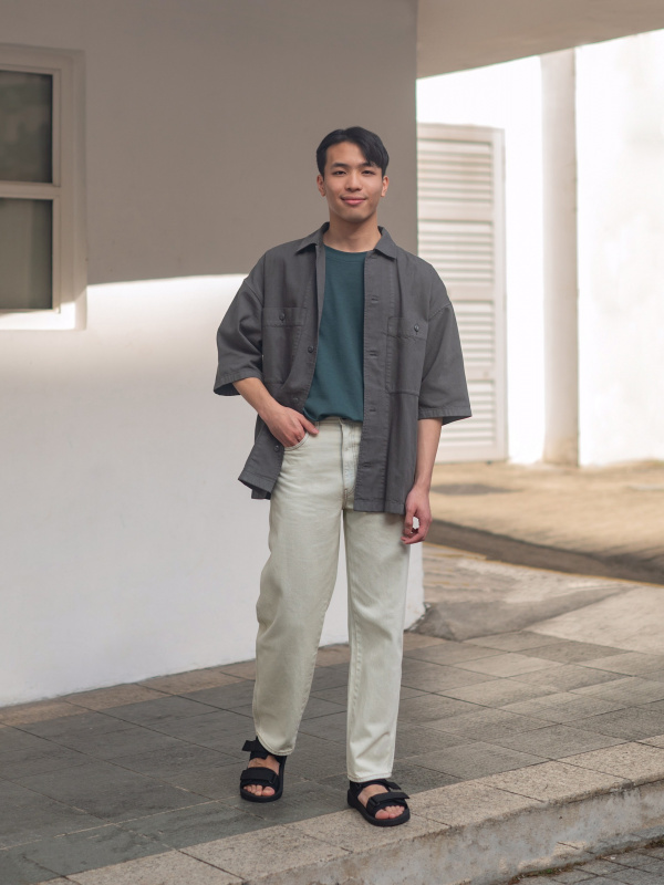 Uniqlo dubs its Airism oversized T-shirt as 'the SG uniform' - TODAY