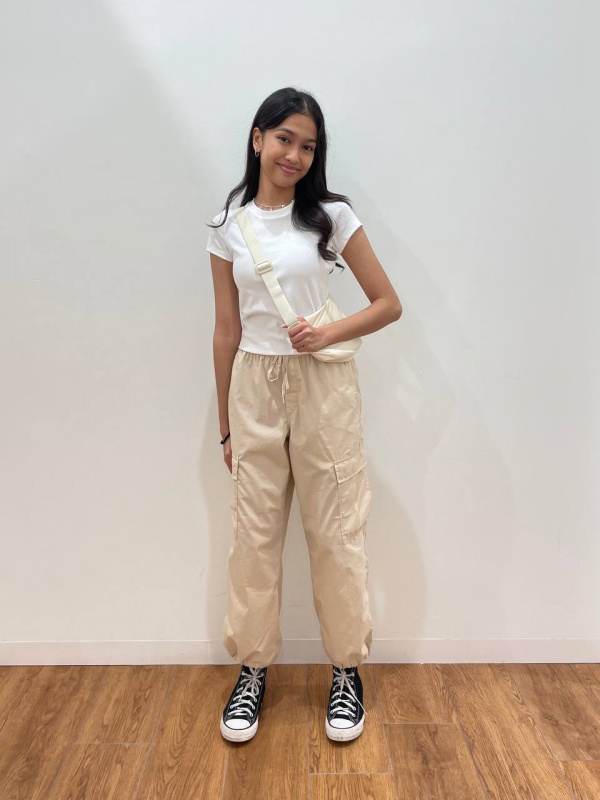 UNIQLO EASY CARGO PANTS