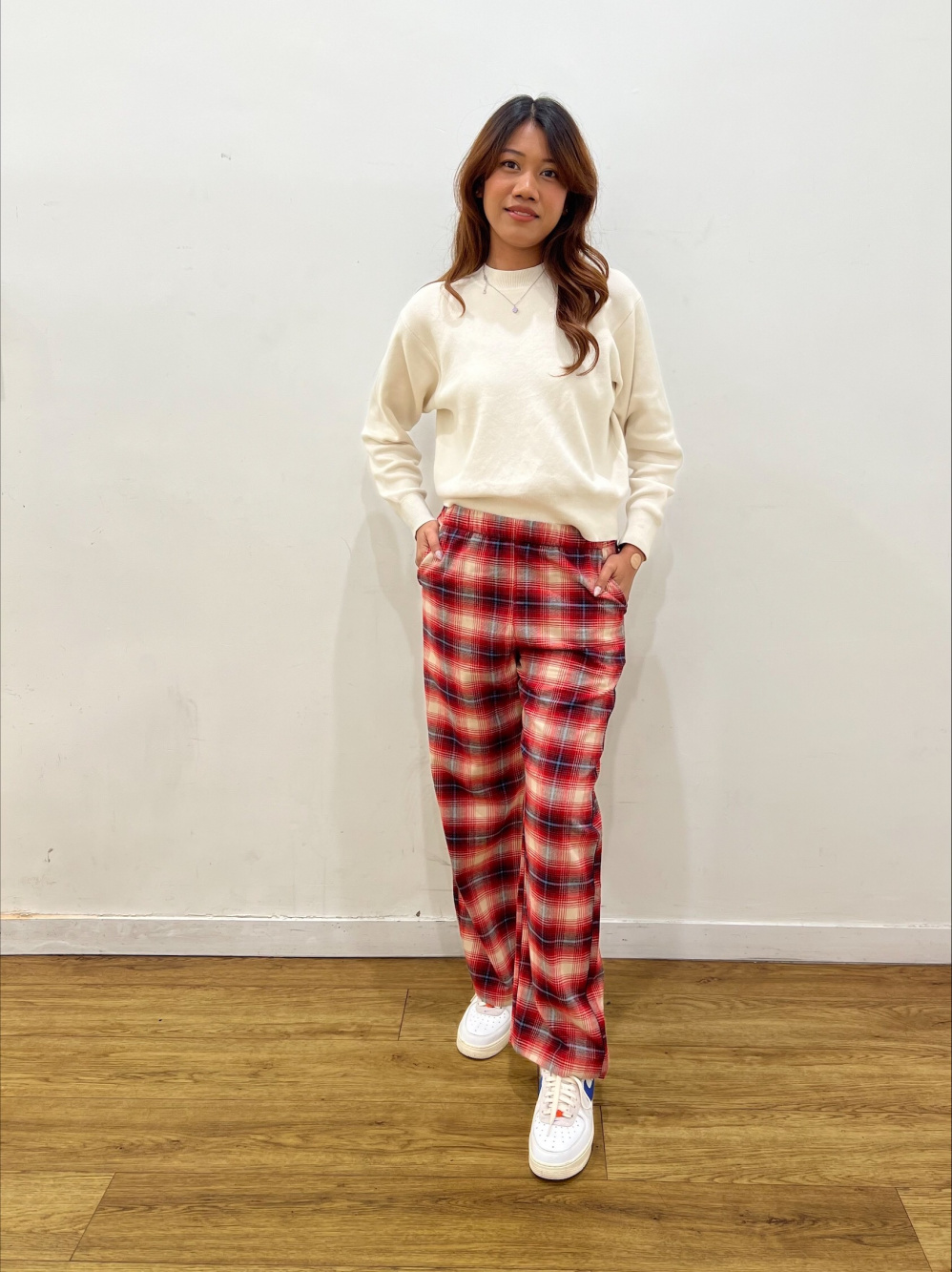 Red Plaid Pajama Pants Outfits For Women (2 ideas & outfits