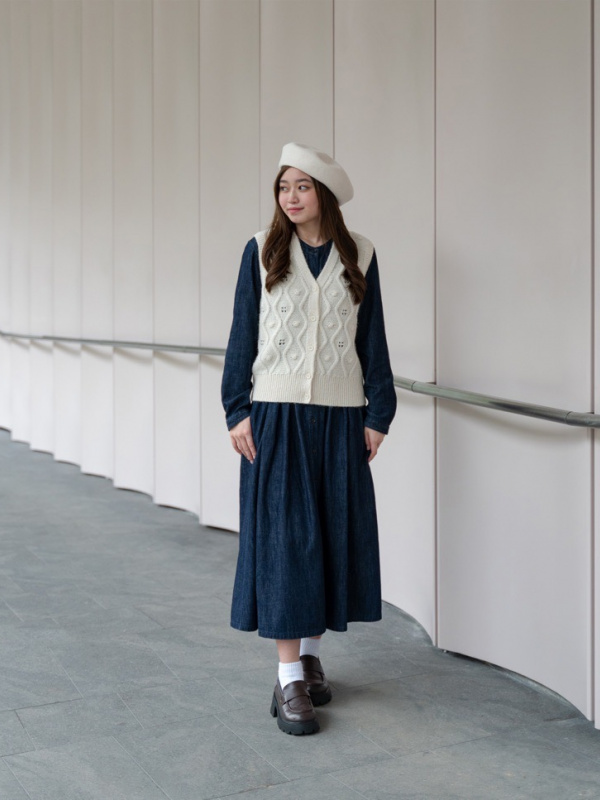 Uniqlo Navy Wool Beret Hat Check styling ideas for「Pleated Wide Pants | Denim、Wool  main image 3