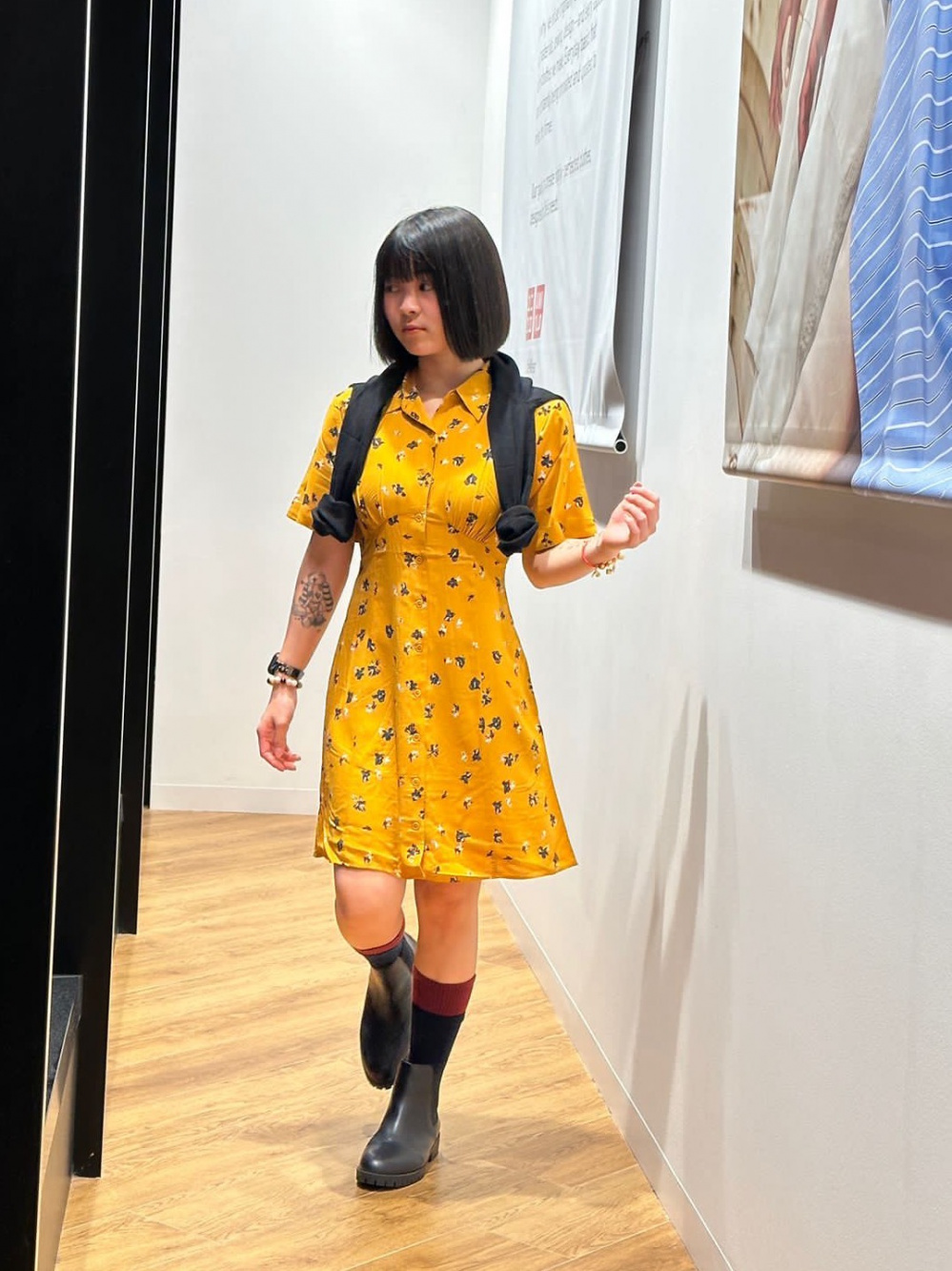 Uniqlo shop yellow dress