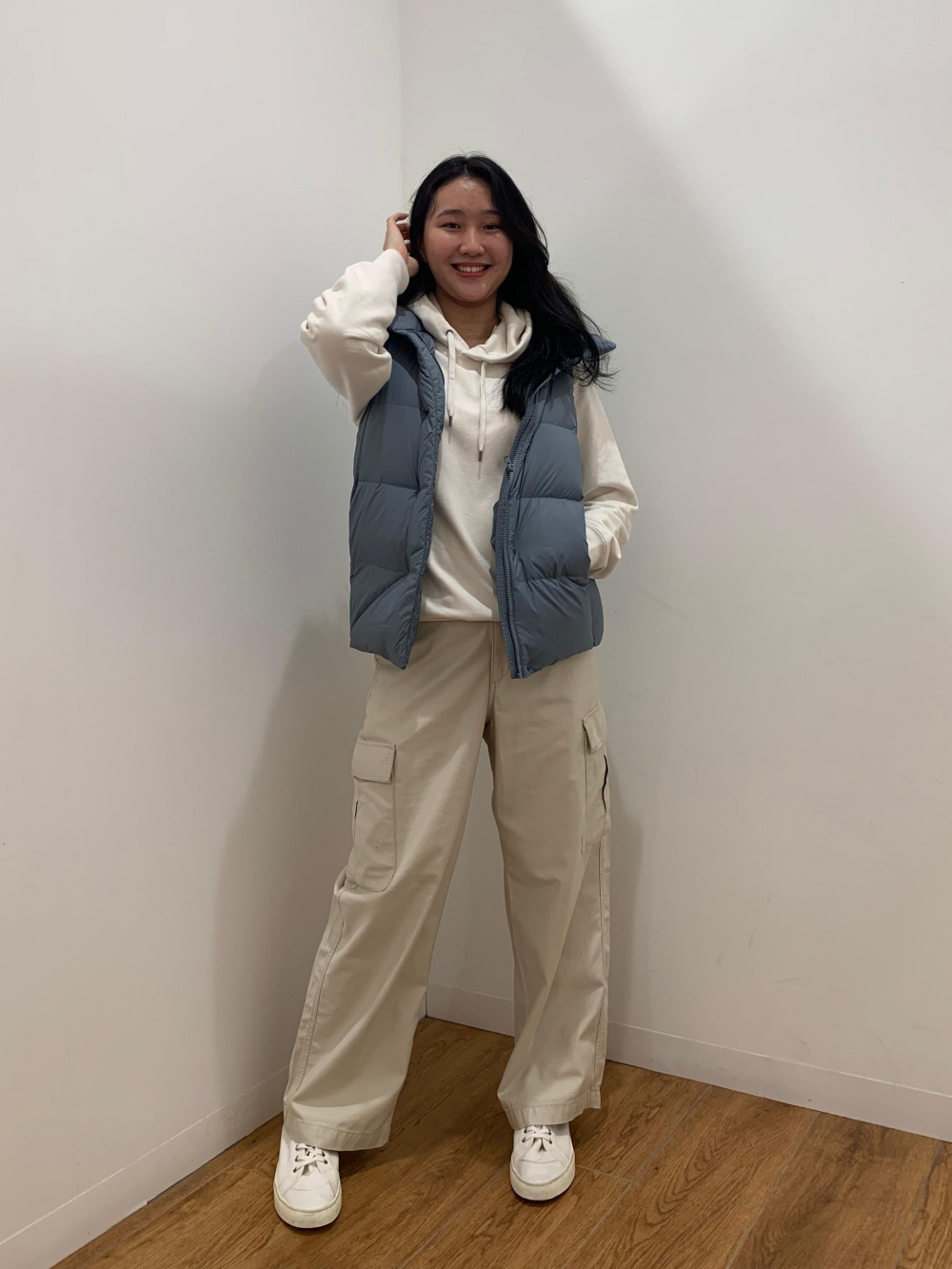 Check styling ideas for「FLEECE LONG SLEEVE JACKET、WIDE STRAIGHT CARGO PANTS」