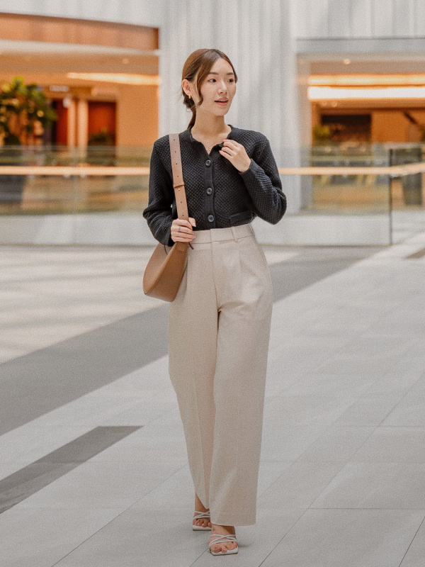 Easy, Any-Day Chic New spring colors for our favorite pleated wide pants.  456116 Wide-Fit Pleated Pants #Pleatedwidepants #Uniqlowidep