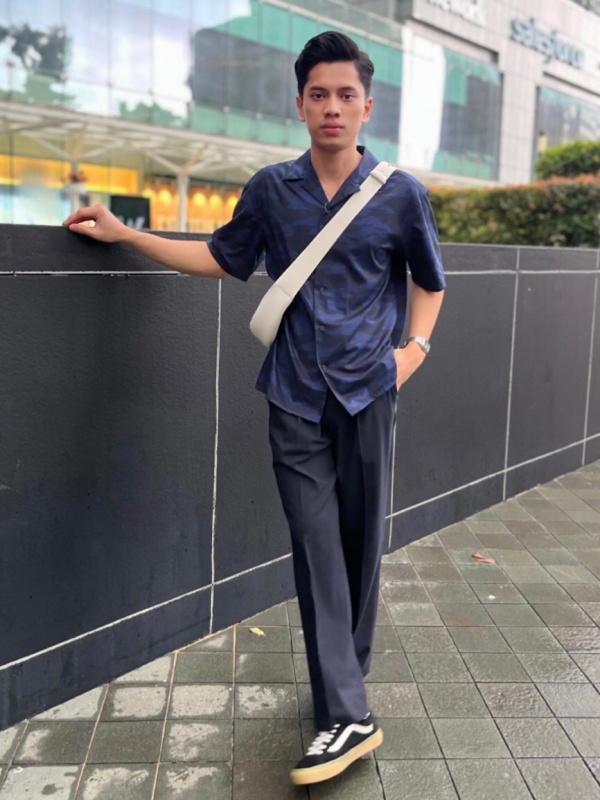 Steal @ikhsanpirdaus1's look for another relaxed casual style with Eryk  Pleats Pants! Buy the pieces via Shopee or website, link in bio✨