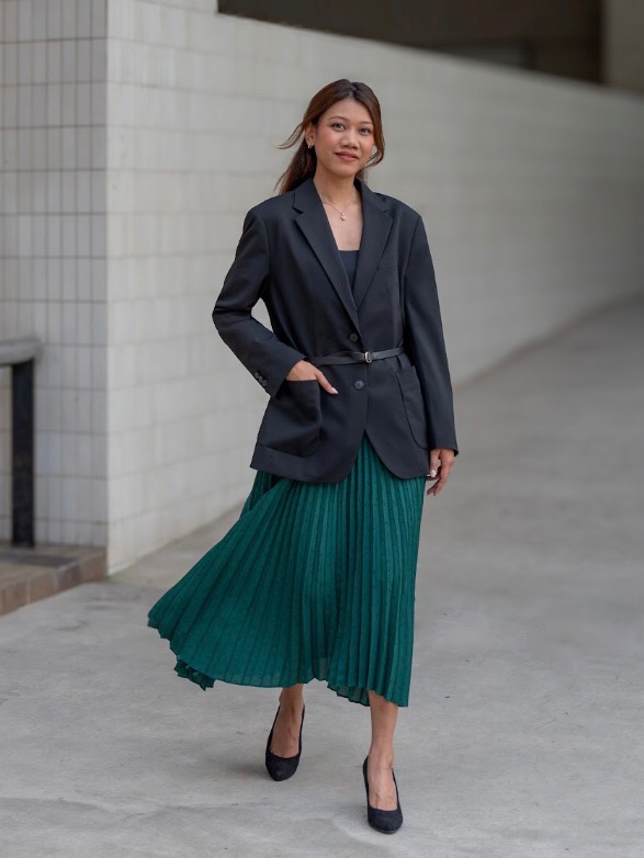 Check styling ideas for「Mesh Long Sleeve Crew Neck Top、Pleated Skirt」