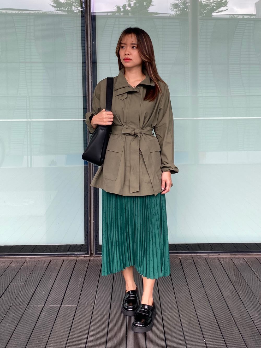 Green pleated skirt outlet outfit ideas