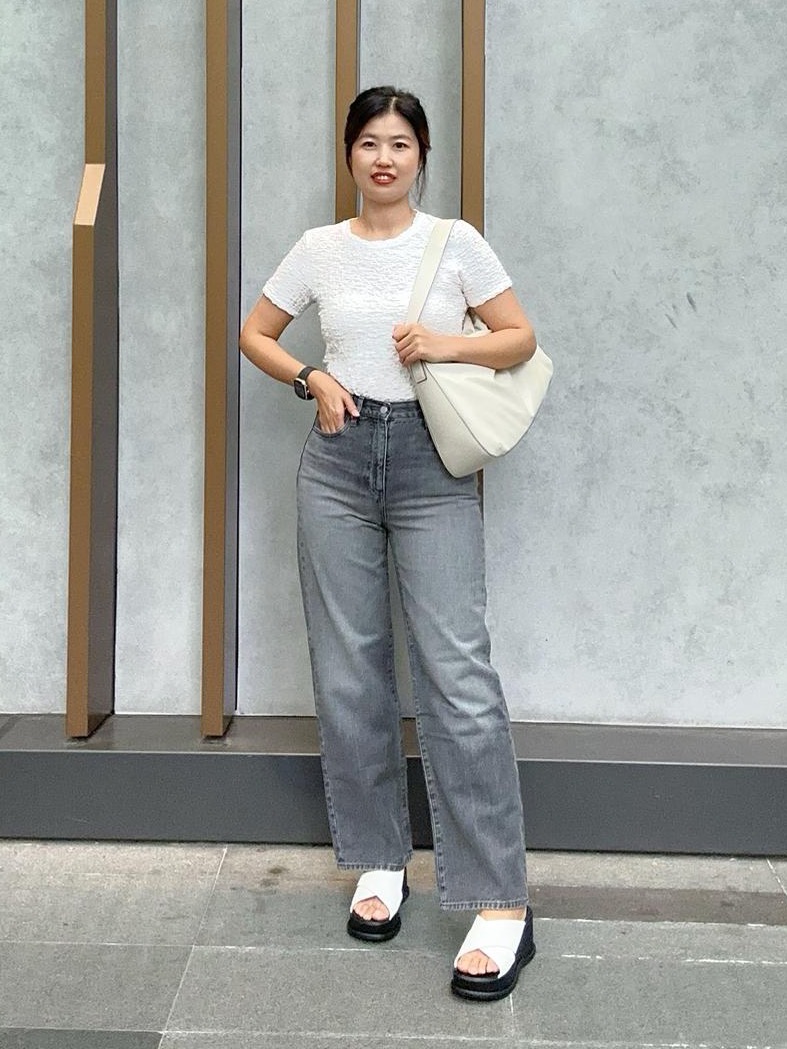 Shop looks for「SHIRRING T-SHIRT、WIDE STRAIGHT JEANS」