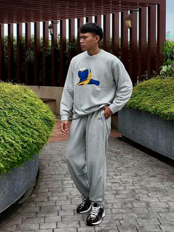 Uniqlo grey sweatpants hotsell