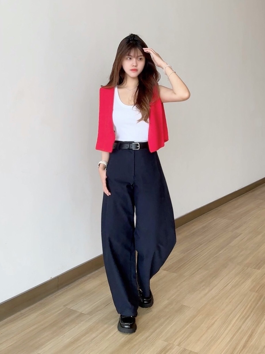 Check styling ideas forAIRism Cotton Flare Dress | Long SleeveVintage  Belt| UNIQLO ID