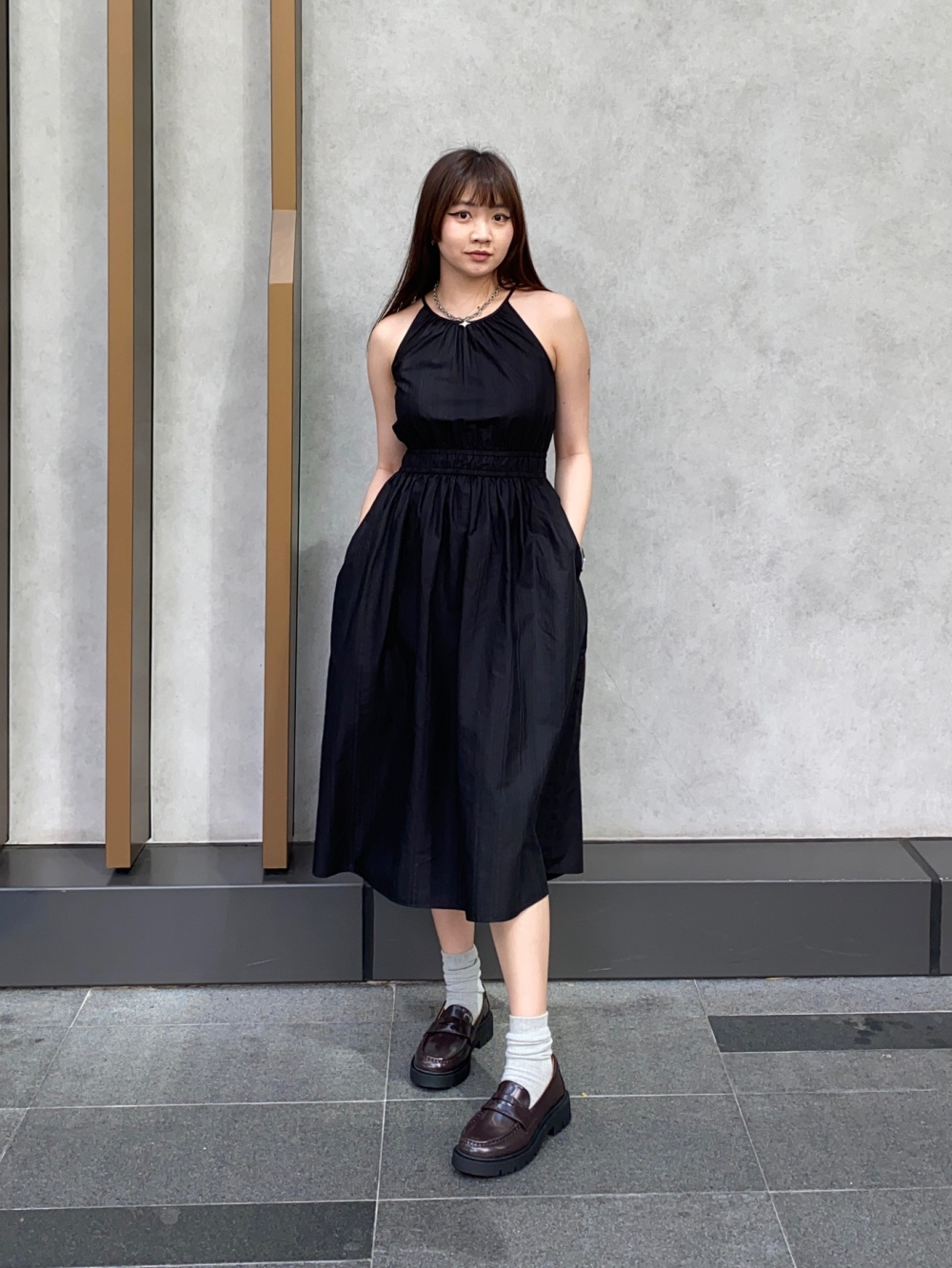 Check styling ideas forHalter Neck Sleeveless Dress| UNIQLO PH