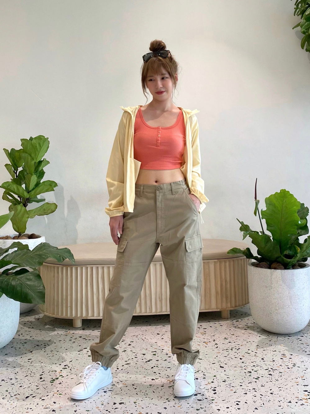 Check styling ideas for「Cargo jogger pants (wide fit)」| UNIQLO ID