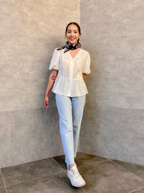 uniqlo v neck blouse