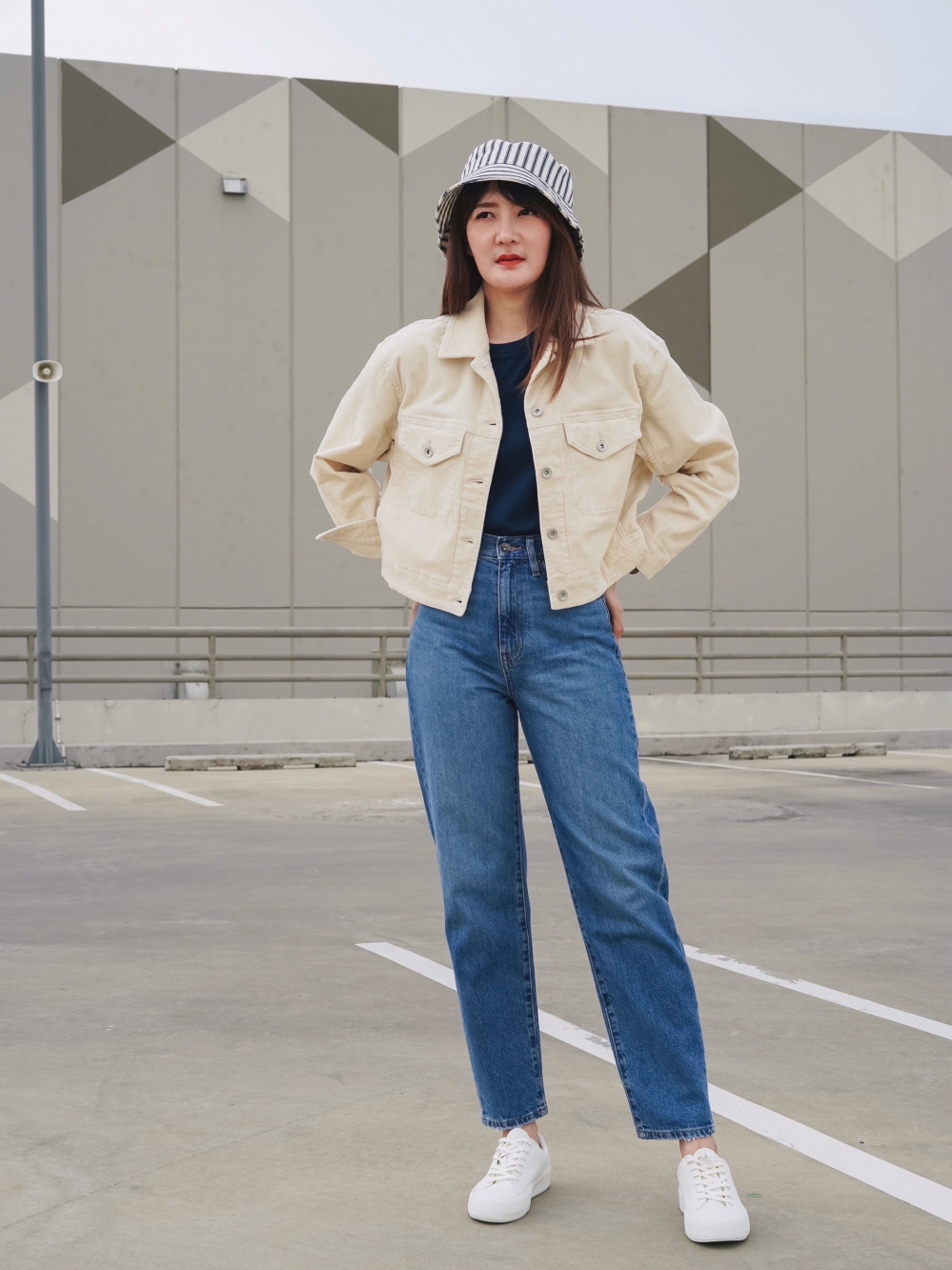 Check styling ideas for「Corduroy Cropped Jacket、Slim Flared Jeans」