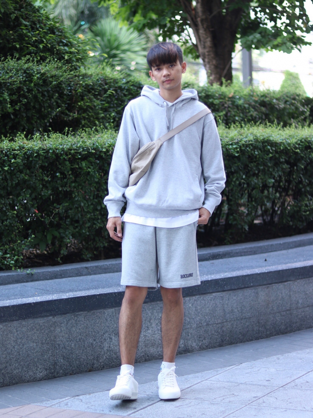 Grey sweat shorts hot sale outfit mens