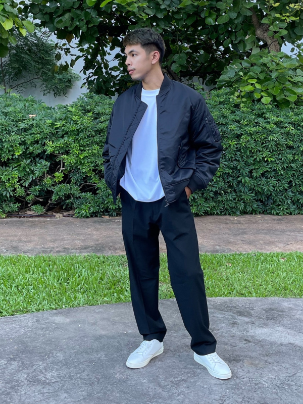 Uniqlo PLEATED TAPERED PANTS 