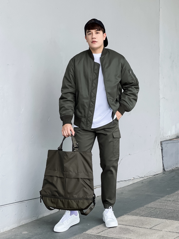 UNIQLO CARGO JOGGER PANTS