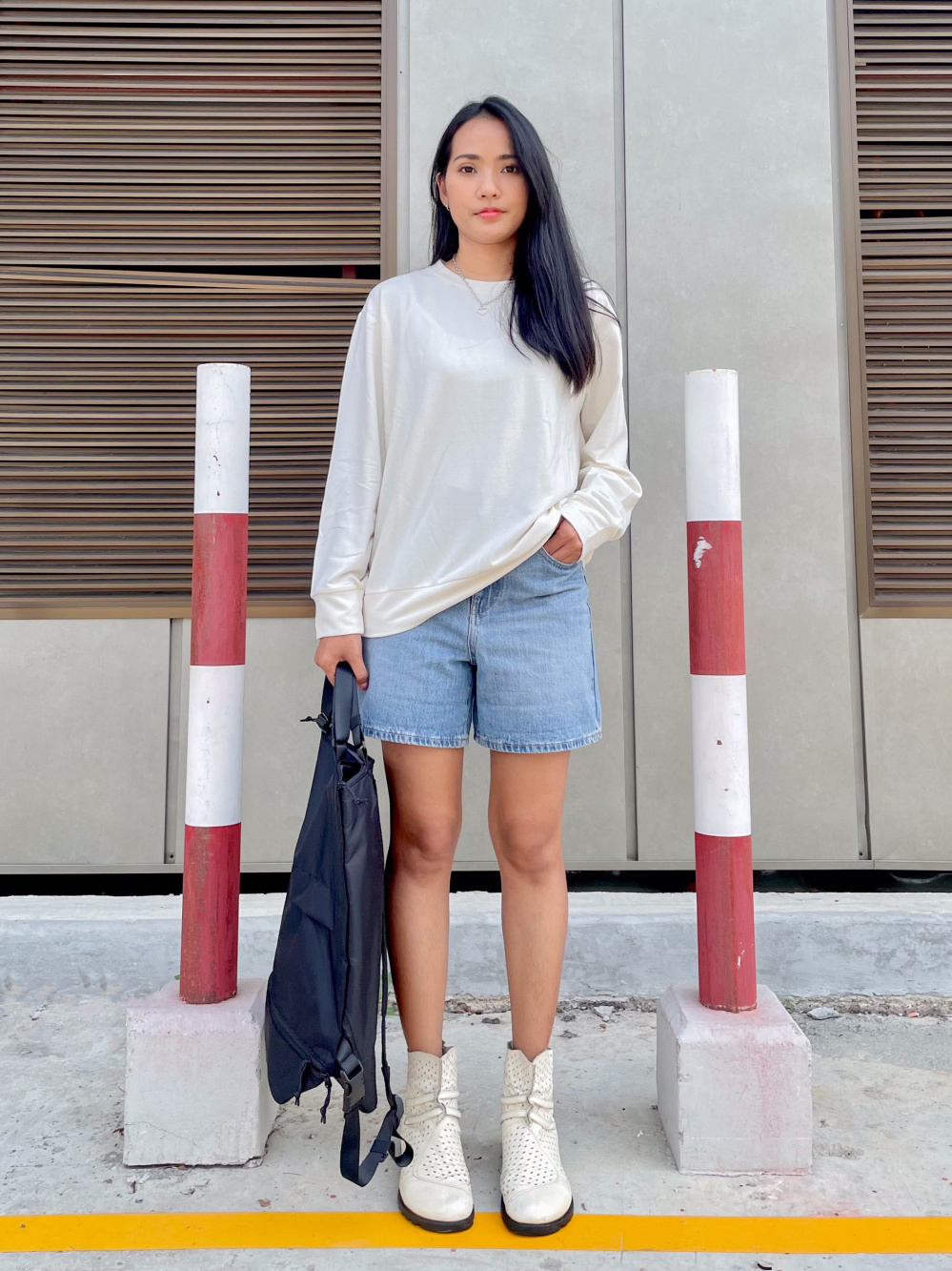 Check styling ideas for「High Rise Denim Shorts、Utility 2WAY Bag」| UNIQLO ID