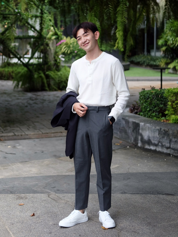 14 January 2022] Gulf Kanawut IG - 'Thanks for Uniqlo smart ankle pants, it  makes Gulf look more stylish.' ~ pants available at Uniqlo Stores and  Uniqlo Online Stores #UniqloThailand #UniqloSmartAnklePants : r/Gulf_Kanawut