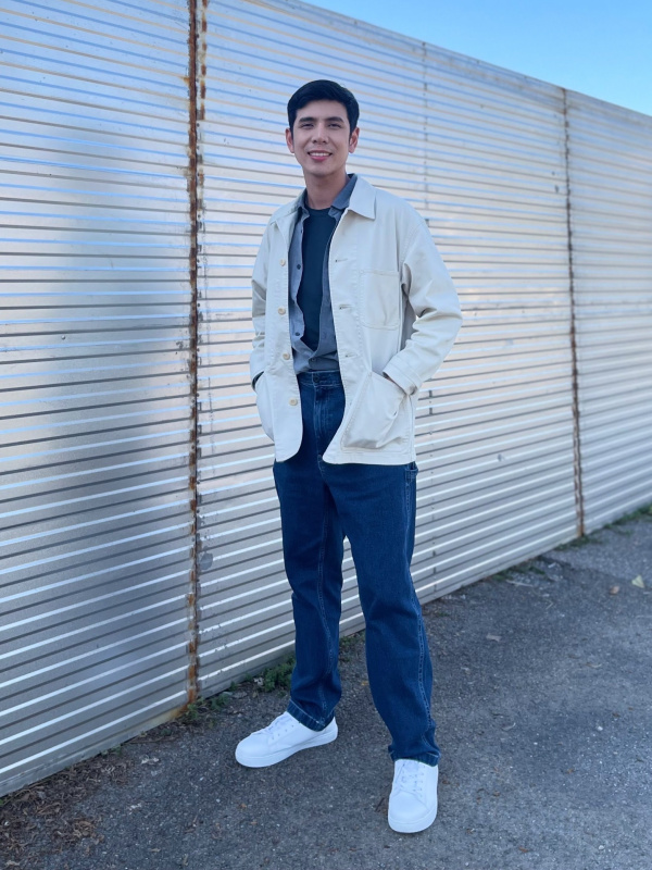 Uniqlo white denim store jacket