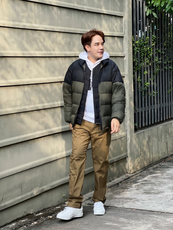 Uniqlo Singapore - Men's Warm Lined Cargo Pants Stay comfortable and cosy  with UNIQLO's range of casual Warm Easy Bottoms that can be worn both  indoors and outdoors. Created based on innovations