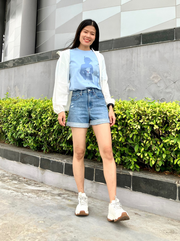 Uniqlo store jean shorts