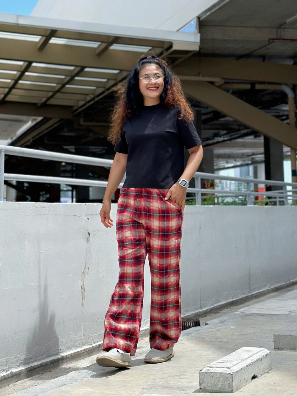 Red Plaid Pajama Pants Outfits For Women (2 ideas & outfits