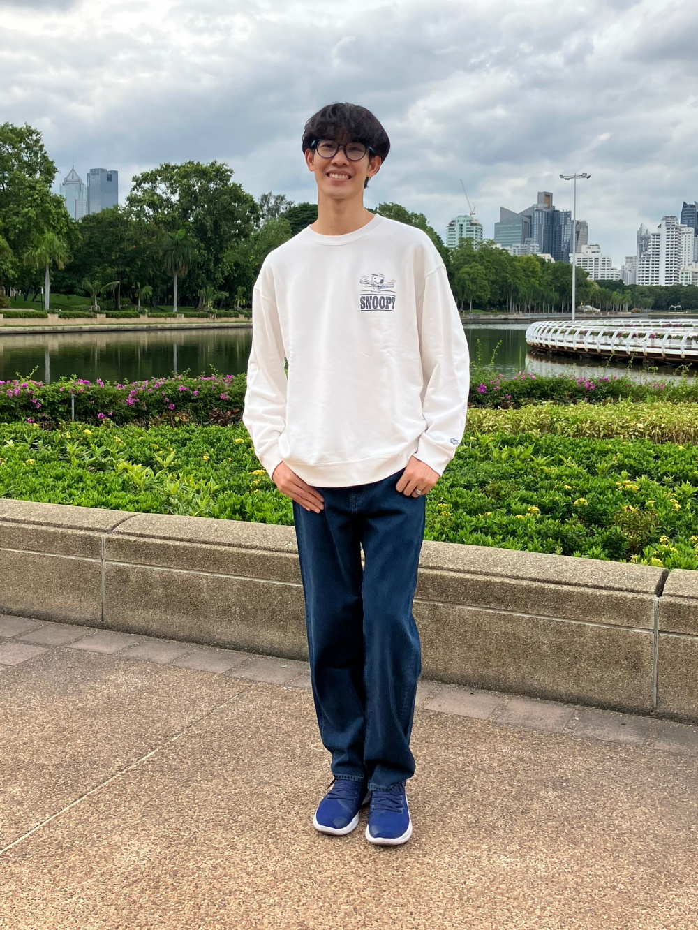 ดูไอเดียสไตล์การแต่งตัวสำหรับ「เสื้อสเวต แขนยาว PEANUTS Charlie Brown's