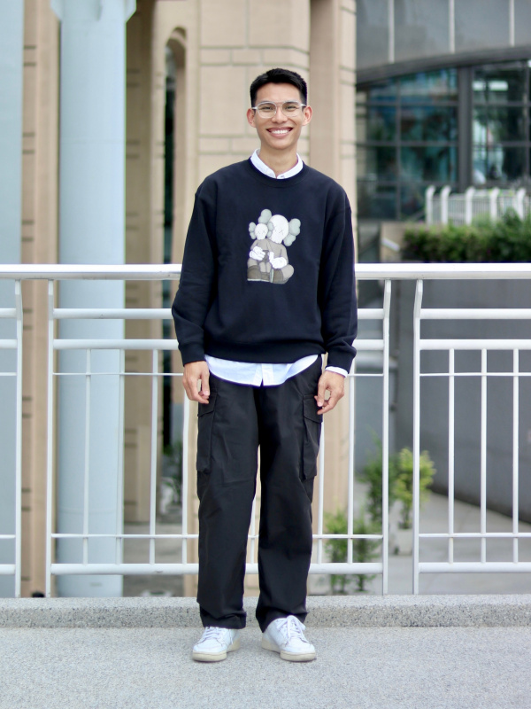 Kaws shop sweatshirt uniqlo