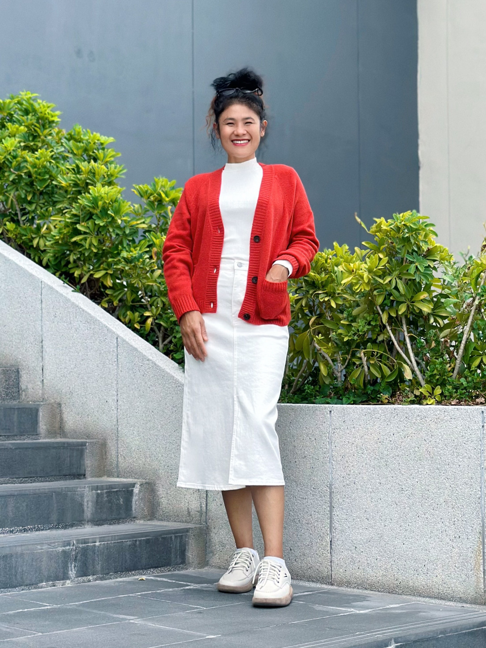 Check styling ideas for「Soft Ribbed High Neck Long Sleeve T-Shirt、WOMEN Uniqlo  U Belted Pleated Wide Pants」