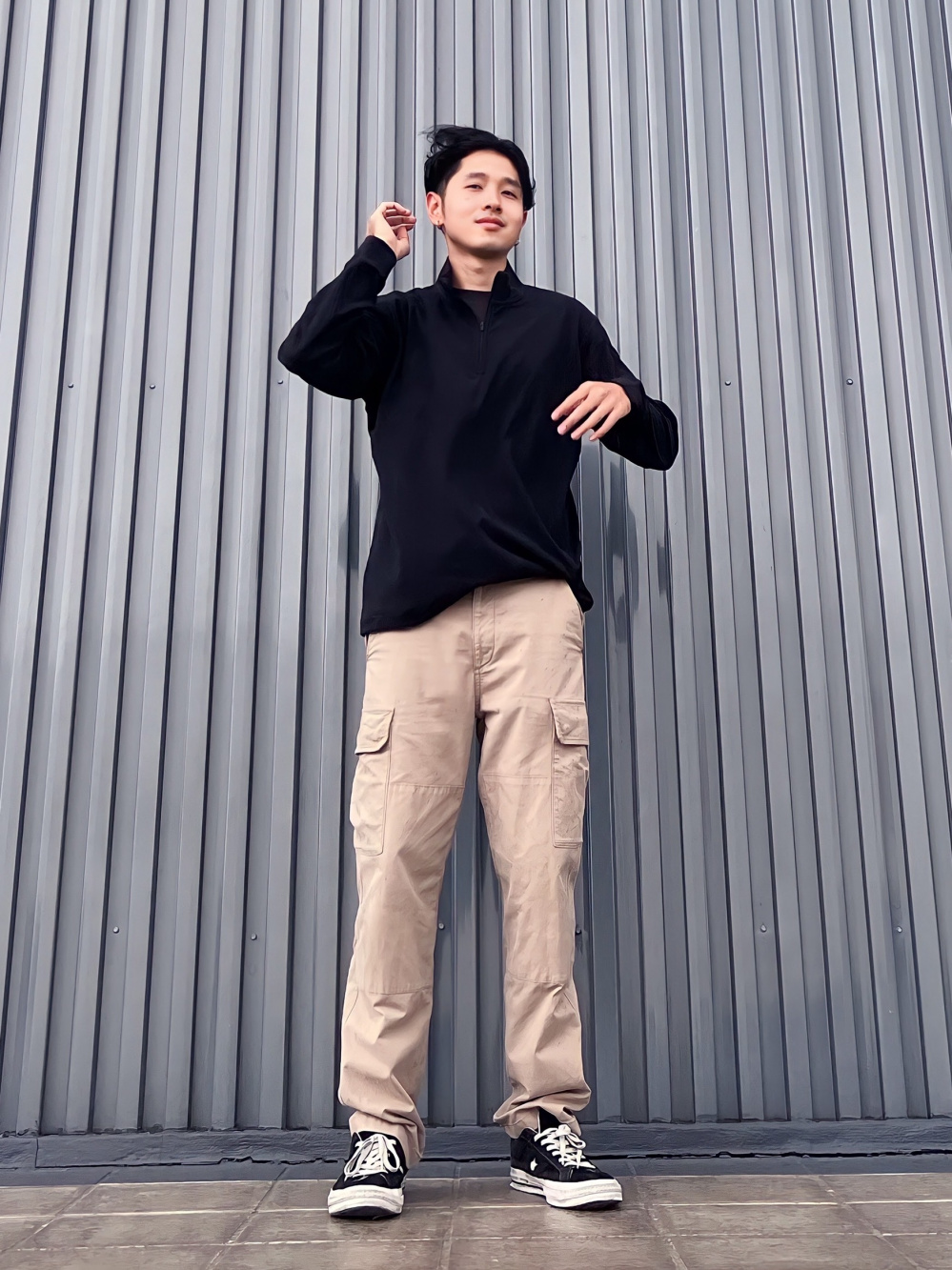 Check styling ideas for「KAWS Sweat Long Sleeve Shirt、Cargo pants」