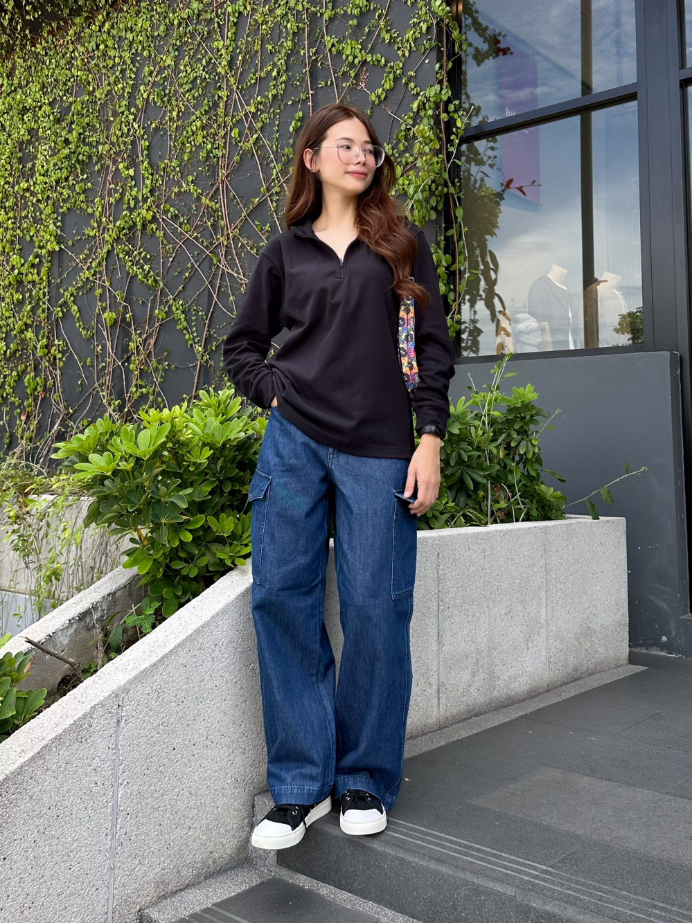 Check styling ideas for「Denim Wide Straight Cargo Pants」