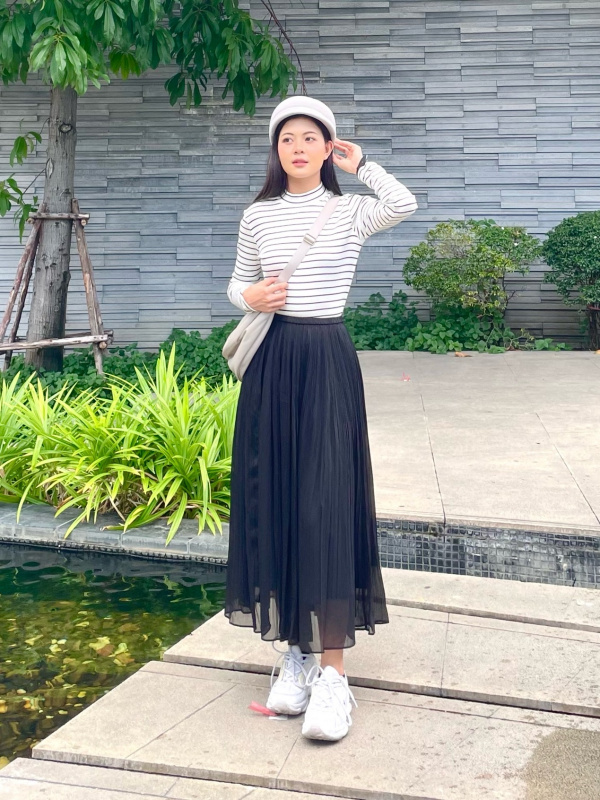 Uniqlo green shop pleated skirt