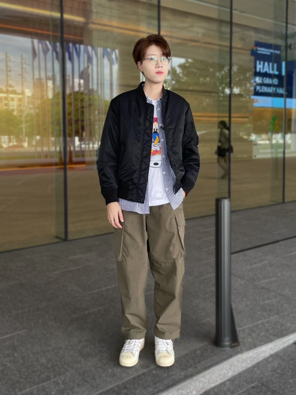 Uniqlo ma1 hot sale bomber