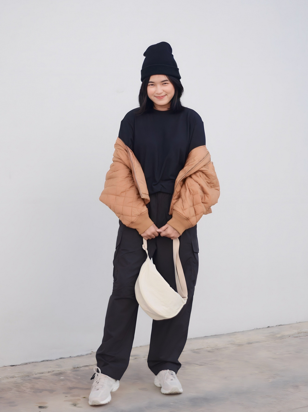 Check styling ideas for「Ultra Stretch High Rise Cropped Leggings  Pants、Round Mini Shoulder Bag」