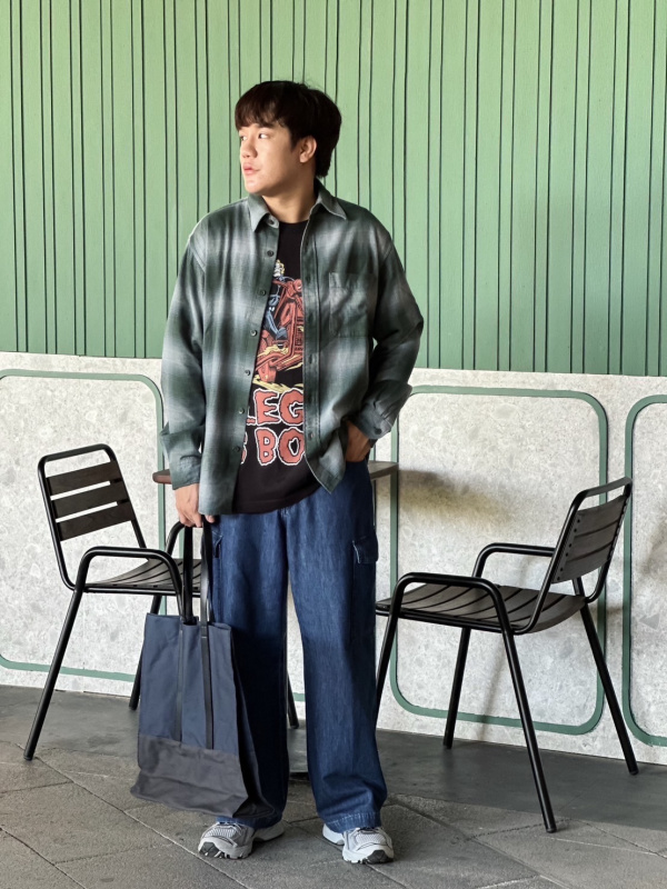 Check styling ideas for「Denim Wide Straight Cargo Pants、Italian