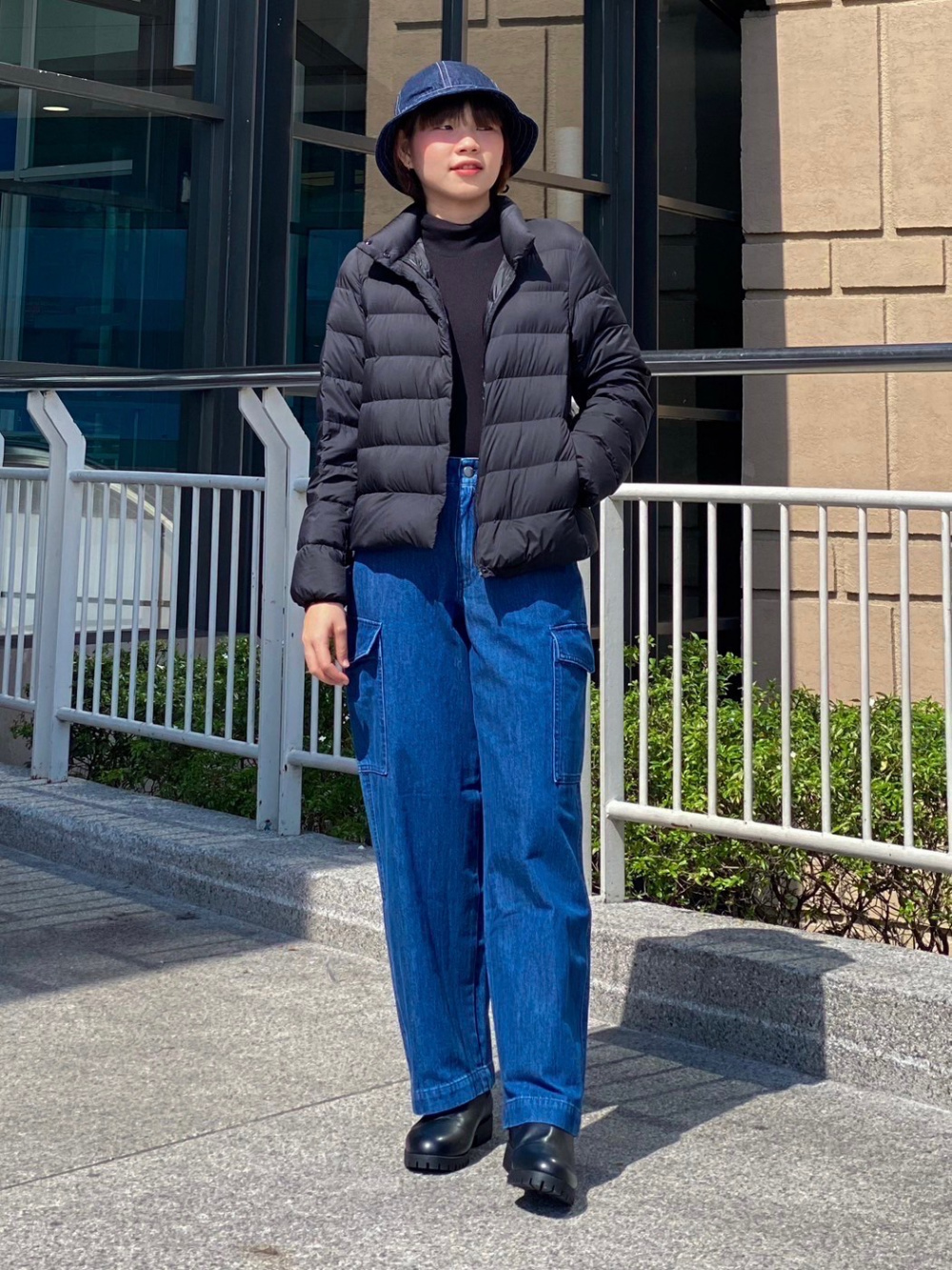 Check styling ideas for「Denim Wide Straight Cargo Pants」