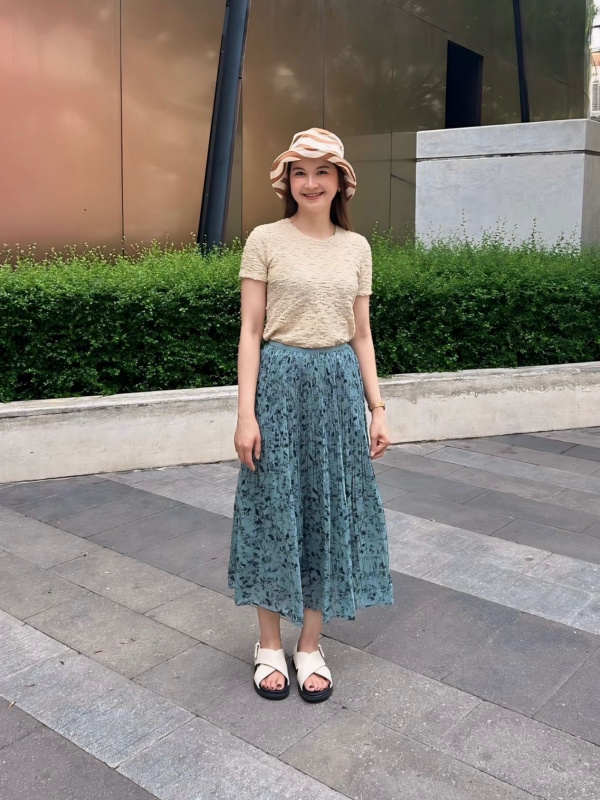 【I AM MARI】Bennuel Shirring Short Sleeve T-Shirt Skirt Set Check styling ideas for「Shirring Short Sleeve T-Shirt