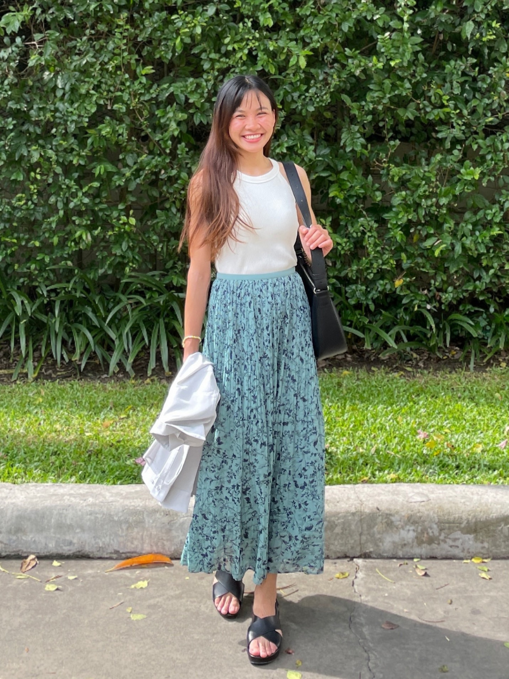 Check styling ideas for「Chiffon Skirt、Satin Sleeveless Dress」| UNIQLO PH