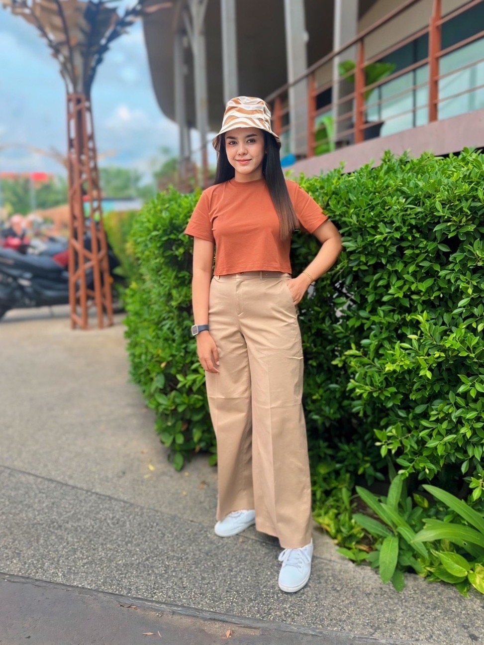 check-styling-ideas-for-airism-cotton-cropped-boxy-short-sleeve-t-shirt