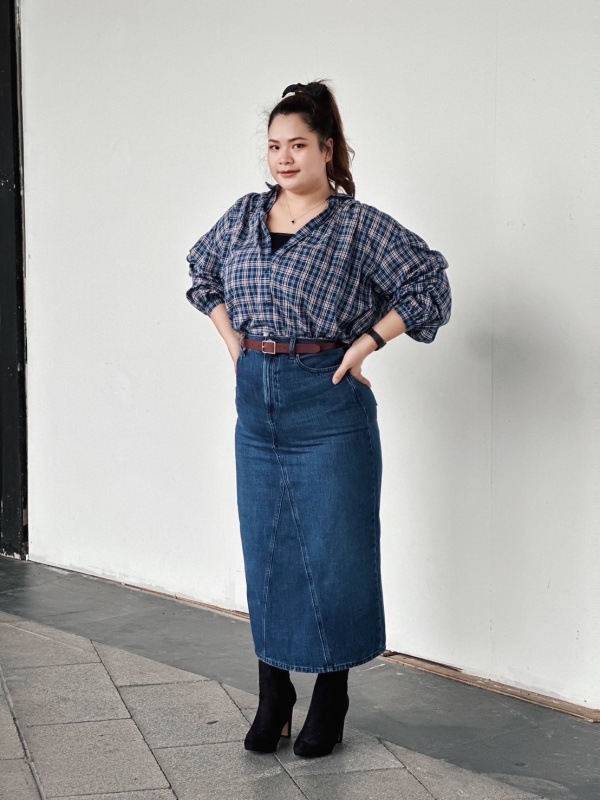 CHECK STYLING IDEAS FOR SOFT LAWN GATHERED BLOUSE DENIM PANEL LONG SKIRT UNIQLO IN