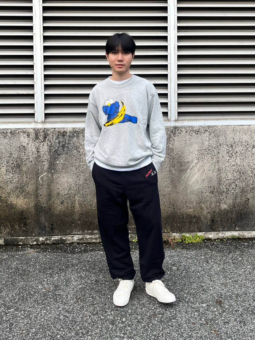 Kaws uniqlo sweatshirt best sale