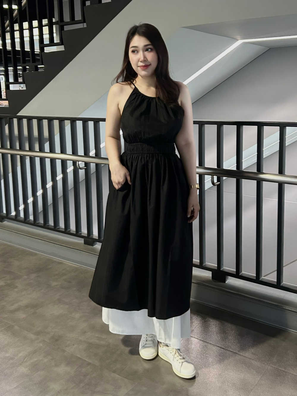 Check styling ideas forHalter Neck Sleeveless Dress| UNIQLO PH