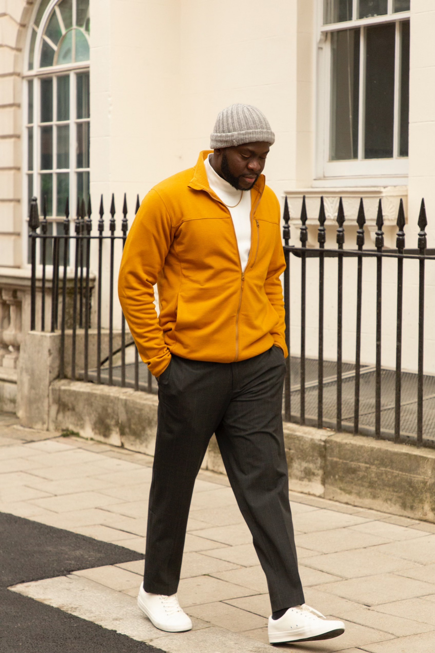 Brown Sweatpants with Mustard Beanie Outfits For Men (4 ideas