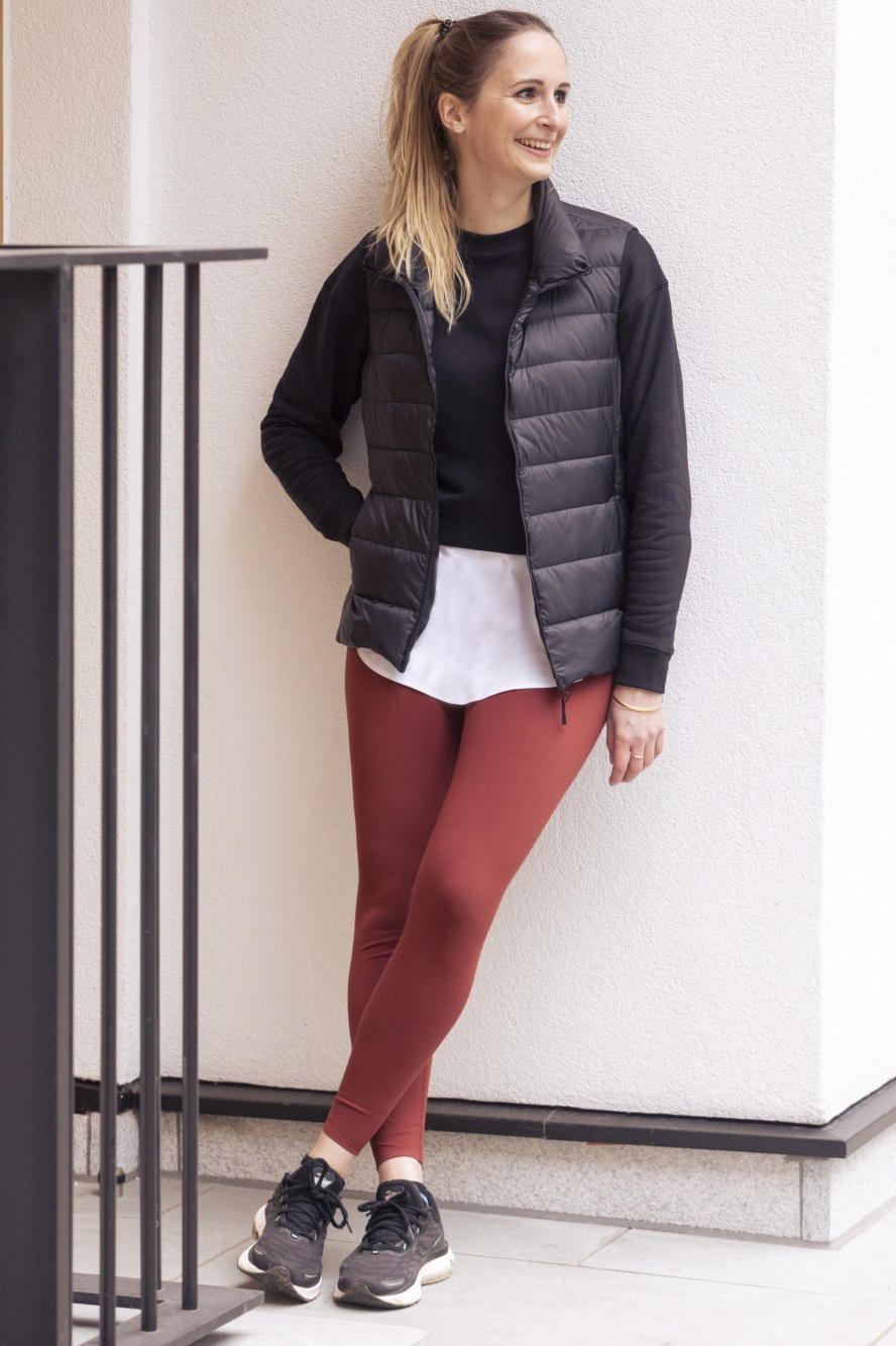 Check styling ideas for「ULTRA LIGHT DOWN VEST、UNIQLO U SWEAT HALF-ZIP HOODIE」