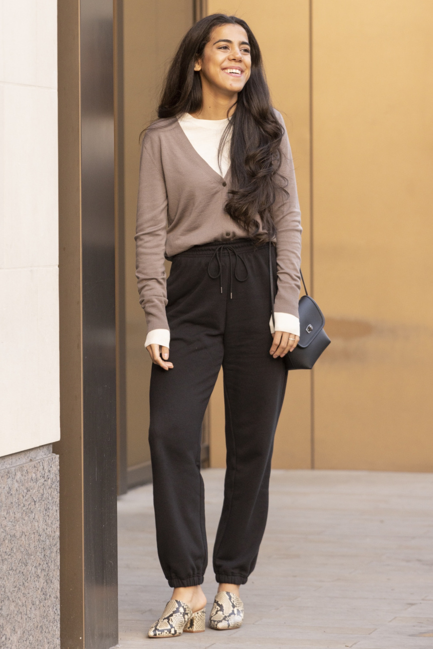 Check styling ideas for「Ultra Stretch Smooth Pants、Faux Leather Box Mini Shoulder Bag」 UNIQLO AU