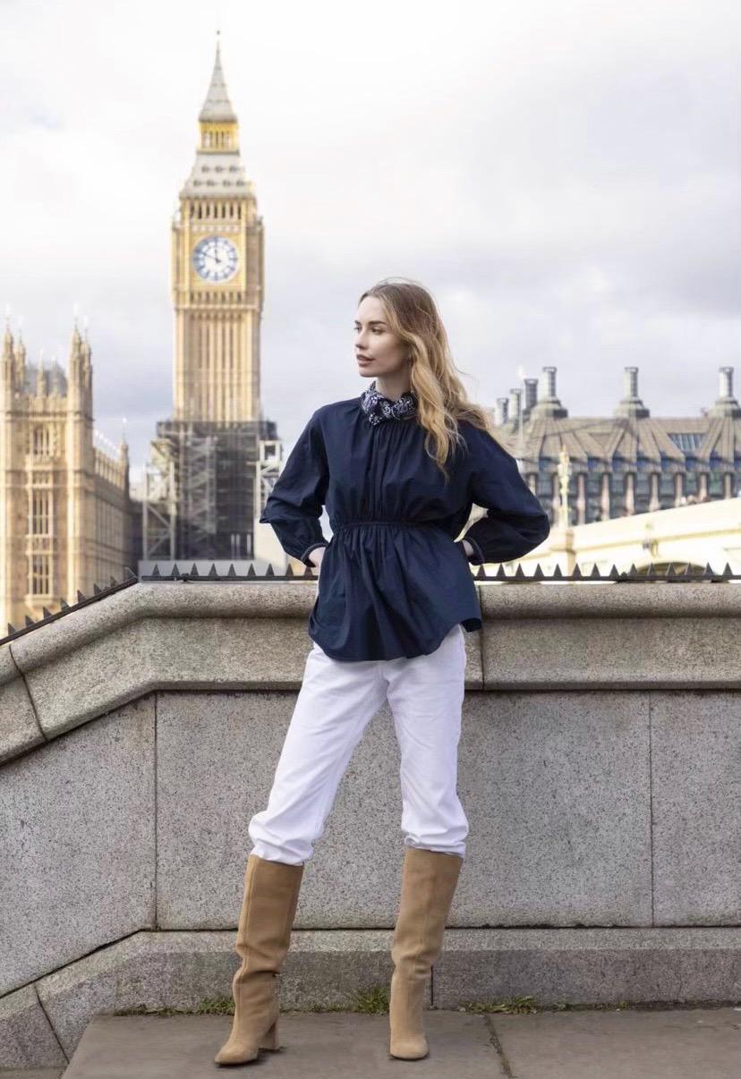 Blouse resserrée a online la taille