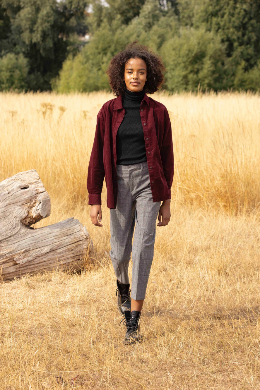 Check styling ideas for「CASHMERE TURTLENECK SWEATER、SMART ANKLE PANTS  CORDUROY」