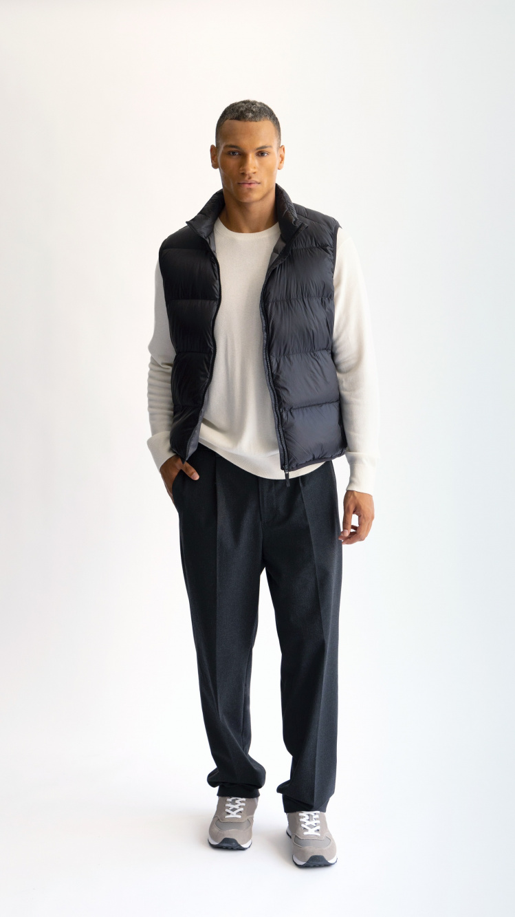 Check styling ideas for「Low Gauge Aran Crew Neck Long-Sleeve  Sweater、Pleated Tapered Pants」