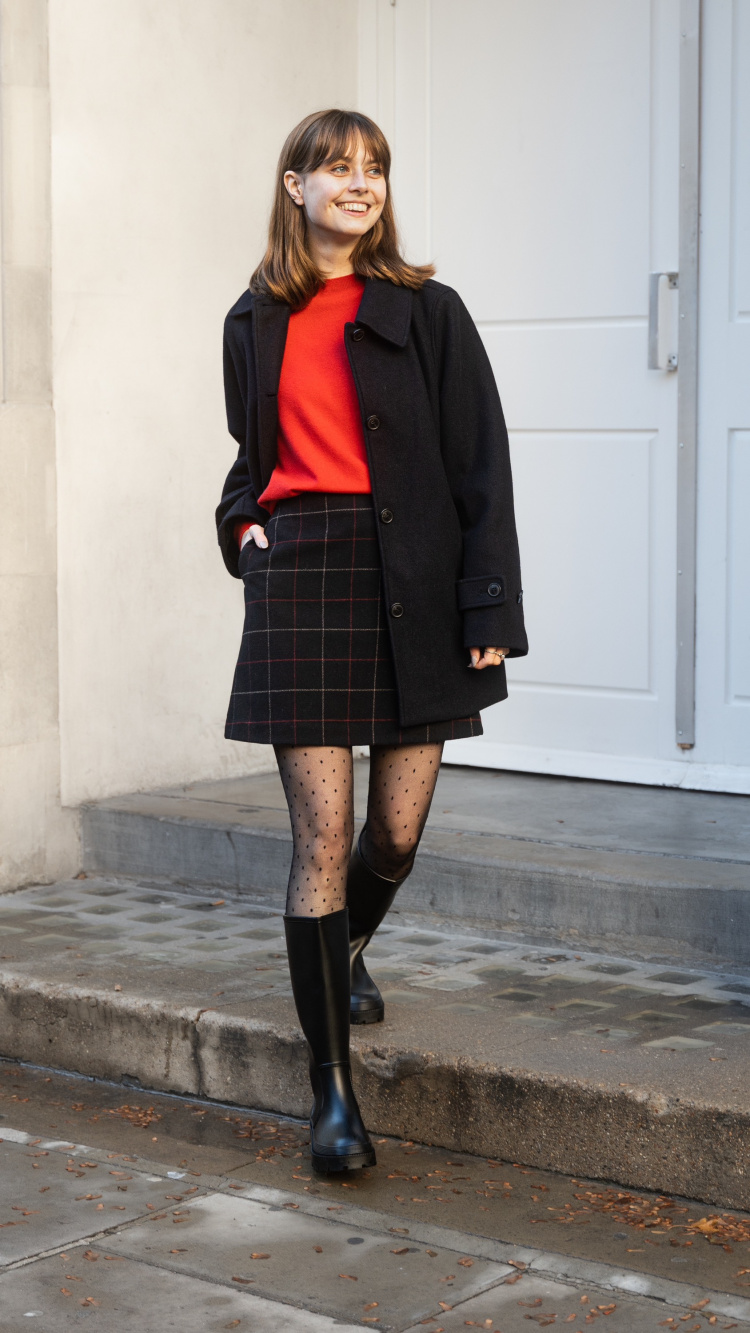 Black Wool Tights with Pleated Mini Skirt Outfits (7 ideas