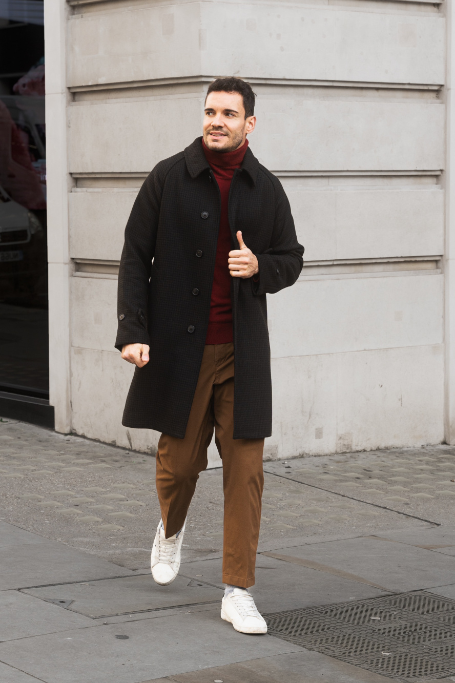 Check styling ideas for「CASHMERE TURTLENECK SWEATER、SMART ANKLE PANTS  CORDUROY」